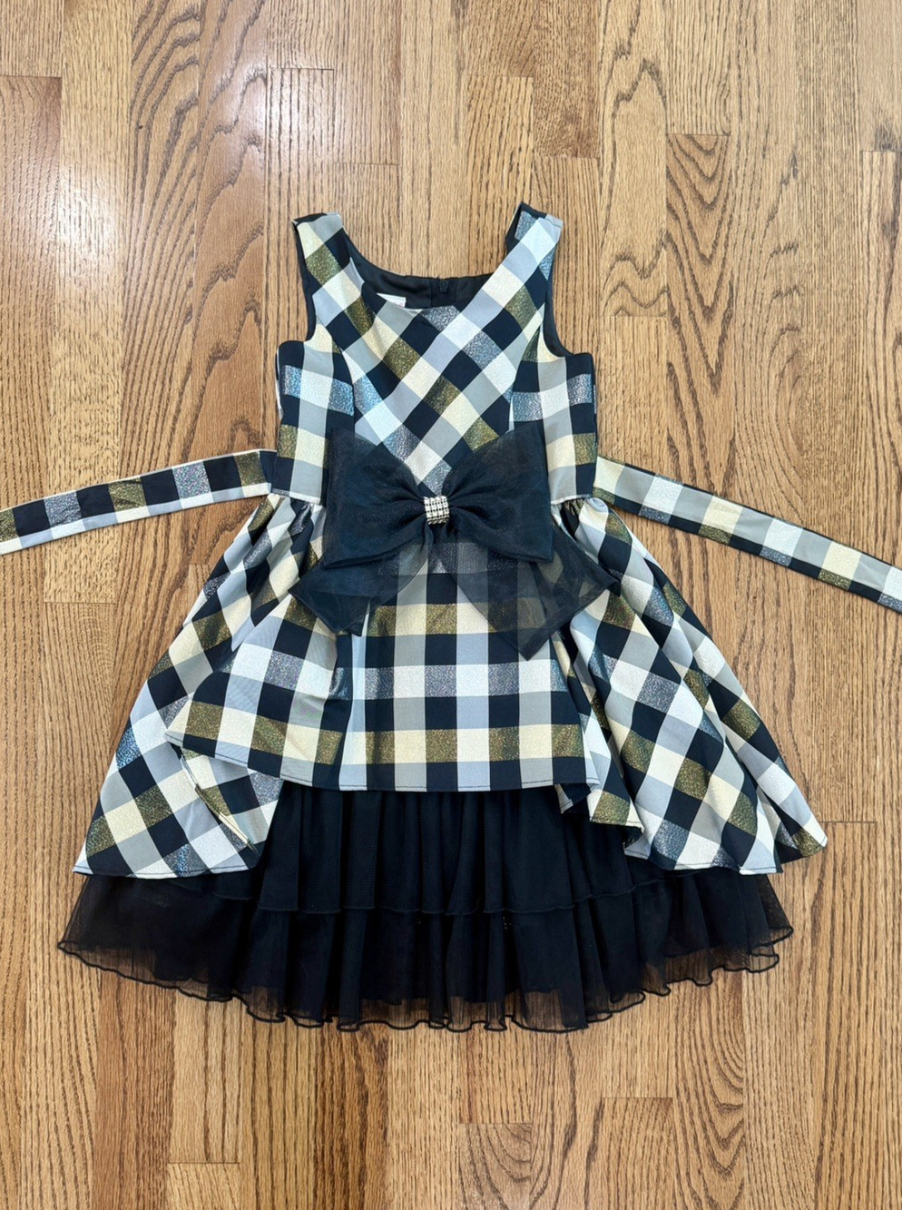 Bonnie Jean Girls Size 5 Dress black, gold, and silver. Tulle Lined. Sleeveless.